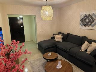Cozy 2-Bedroom Apartment with Garden & AC, Madinaty - 3
