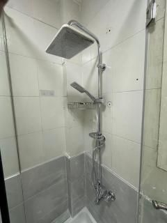 Cozy 2-Bedroom Apartment with Garden & AC, Madinaty - 1