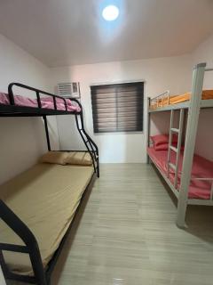 Glomo's Resthub - Los Baños - 9
