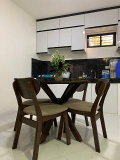 Glomo's Resthub - Los Baños - 7