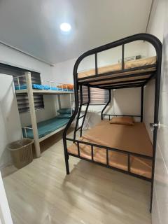 Glomo's Resthub - Los Baños - 1