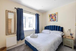 Modern 2 Bed Apartment Near City Centre with Free Parking - 5