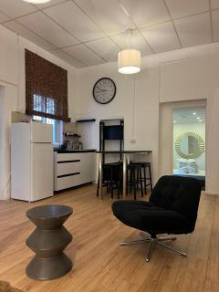 Stylish Garden Apt 2 Min Beach - 8