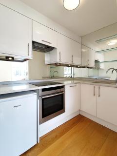Flat D - Montagu St Residence - 4