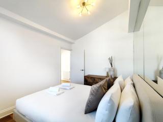Flat E - Montagu Residence - 6