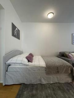 Luxury Apartment with Garden & Terrace - 5