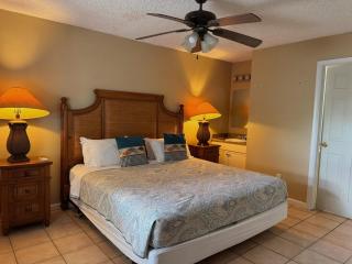 Waterfront 2-BR Home in Providenciales - Providenciales - 4