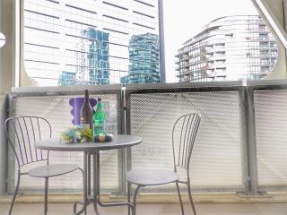 MC1116 -Chic 1BR Apt by the Harbour Docklands Free Parking - 1