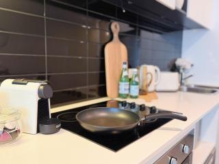 MC1116 -Chic 1BR Apt by the Harbour Docklands Free Parking - 3