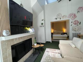 Nordic Boho SuitePOOL NRG Med Center - 4