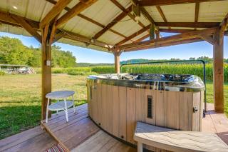 Hot Tub and Creek Views Secluded Perryville Cabin - Perryville - 9
