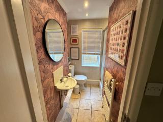Lovely 3-Bed House with Spacious Garden in Oxshott - Oxshott - 6
