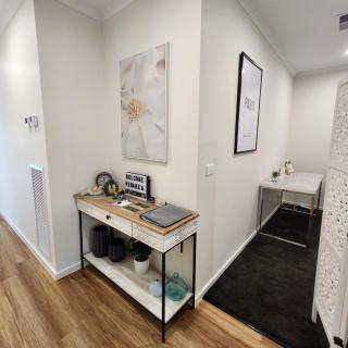 Lbarza Stylish New 4 BR Home with room to play - 7