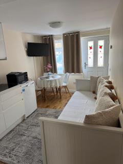 Sela House - Luton Airport - 9