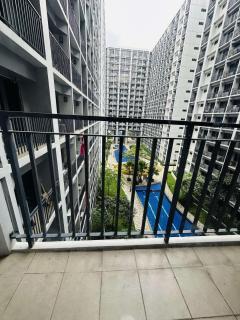 6pax Family Treat HD Netflix TV near SMX MOA 750 - 0