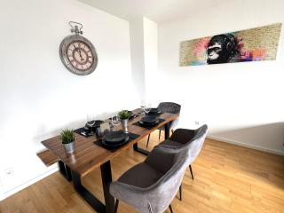 Gehobenes Wohnen mit Balkon, Parkplatz und keine 10 Minuten in die City - Stegaurach - 0