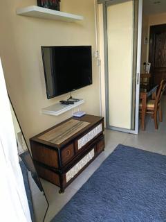 Sea View Condo with Balcony Near Ayala - 1