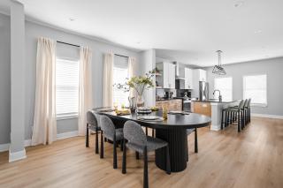 Luxury Retreat Near Downtown - 8