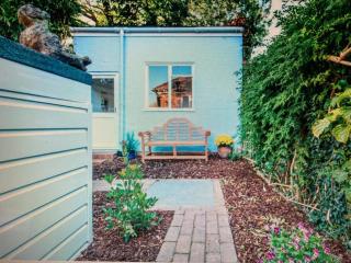 Riverside country cottage - 2