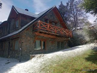 LA Nevadita, CHalet cabin near te center- It includes suite room with double bed and another room with two singles beds- Living room fireplace, Hot water, WI-FI - 0