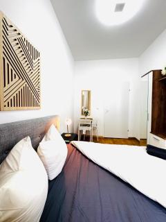 Stylish 4BR ,10 Min Transport to Stadthalle - 8