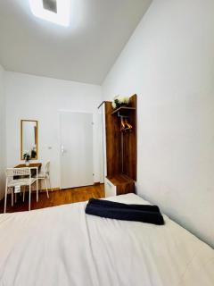 Stylish 4BR ,10 Min Transport to Stadthalle - 7