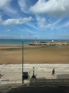 Seaside Apartment, on the doorstep of the Beach! - 3
