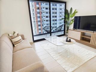 Cozy Apartment With Free Parking Coworking - 1