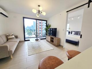 Cozy Apartment With Free Parking Coworking - 5