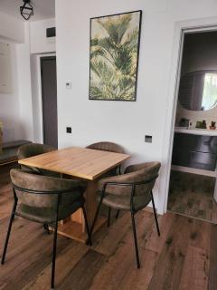 Casa Frida - w Free Parking, self-checkin, balcony, 5 min from Shops & Markets - 1