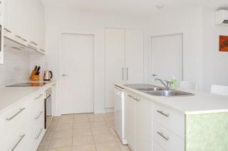 Perfect 1 Bedrm Surf Beach Unit - 1