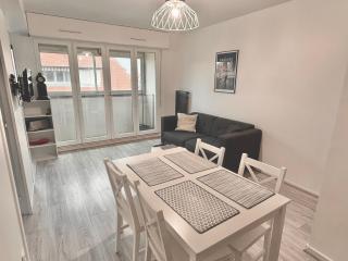 2 Bedrooms Seaside, Wifi & Linen, Equipped Kitchen - 4