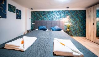 Blue Velvet Suite - 2