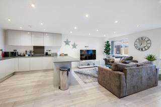 St Martins 2 Bedroom Apartments in Ruislip By 360 Stays - 9