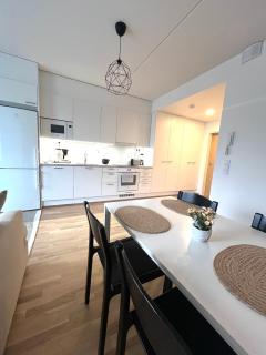 New Cozy 2BR near Airport - 8
