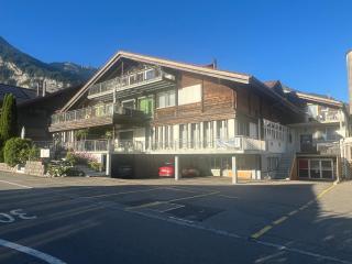 Dachwohnung mit Balkon am Brienzersee, Brienz BE - 0