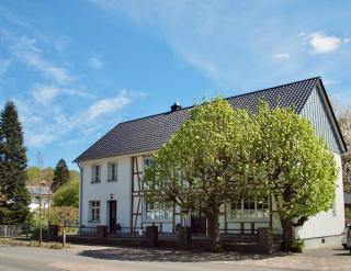 Kleines Landhaus von 1870 - 9