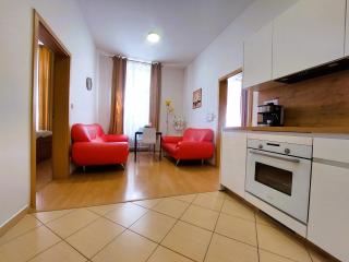 Spacious 2-Bedroom Apartment in City Center 80 m - 4