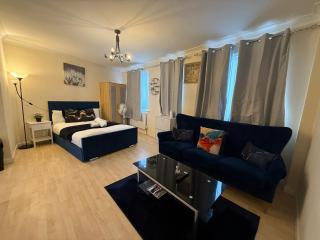 Double bed Studio Fast WiFi,Netflix, No deposit Required - Birmingham - 4