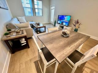 Luxury 2 Bedrooms 2 Bathrooms With Pool and Gym - 9