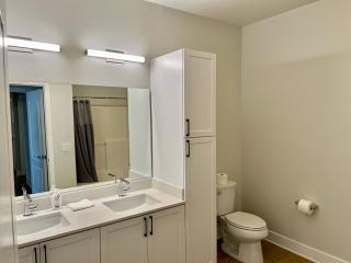 Luxury 2 Bedrooms 2 Bathrooms With Pool and Gym - 4