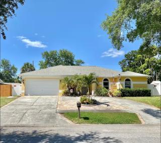Private pool suite in heart of Tarpon Springs! - 8