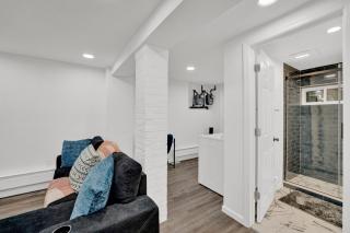 Cozy Garden 1Bed Apt, Lincoln Park - 3