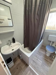 Zimmer mit privatem Badezimmer - 1