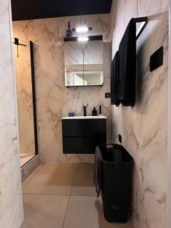 Cozy Family Apartment - Bus & Tram Right in Front - 6