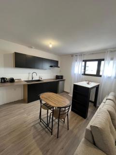 Cozy T2 chaleureux neuf appartement 15 Min proche de la mer - 9