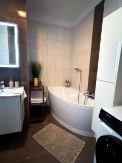 BATOREGO FLATS No 13 Pszczyna - Walk to Castle - Apartment with Parking, Balcony, Elevator, Fast WiFi - Pless - 6