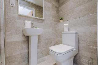 Spacious City Centre 2 Beds 2 baths Sleeps 10 - 8