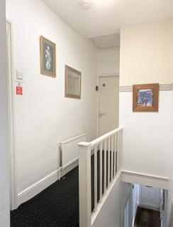 Kettering Town Double Rooms with TV Ideal Professional workers for longer stays Shared bathroom kitchen & Lounge - 3