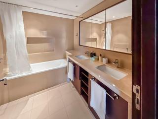 Luxury 1BR Dubai Mall Access and Pool with Burj View - 3